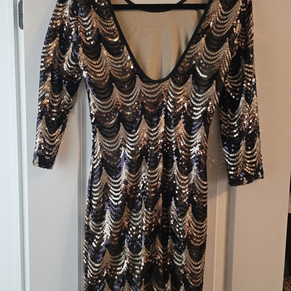Black and Gold sequence Dress - Picture 2 of 8